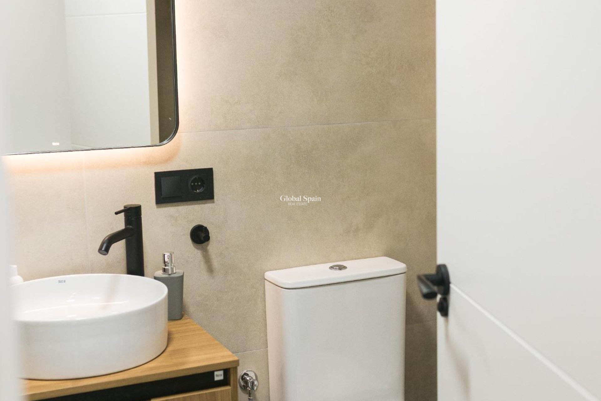 Resale - APARTMENT -
TORREVIEJA - Center