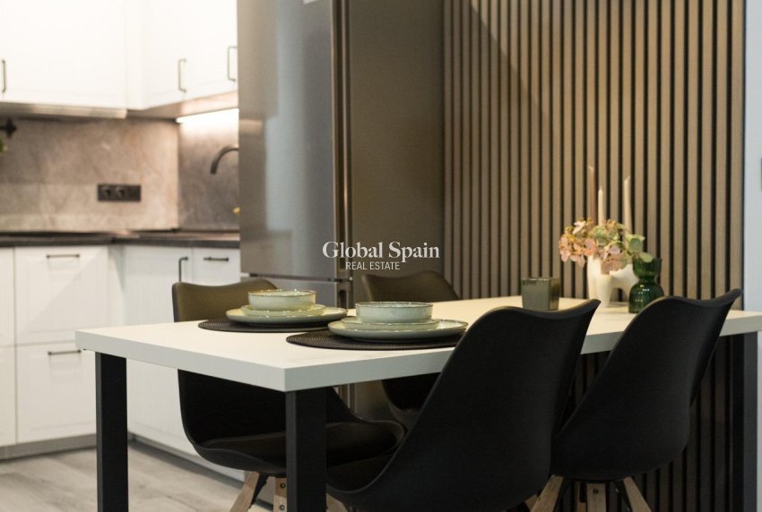 Resale - APARTMENT -
TORREVIEJA - Center