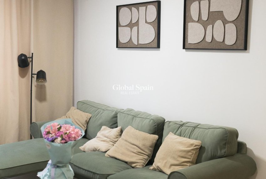 Resale - APARTMENT -
TORREVIEJA - Center