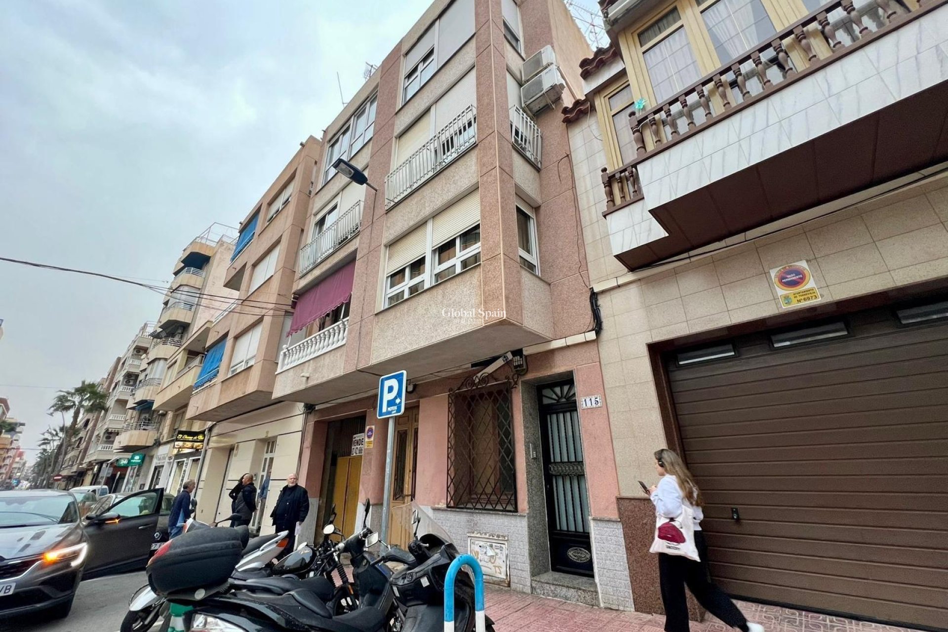Resale - APARTMENT -
TORREVIEJA - Center