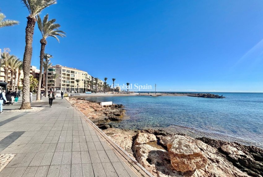 Resale - APARTMENT -
TORREVIEJA - Center