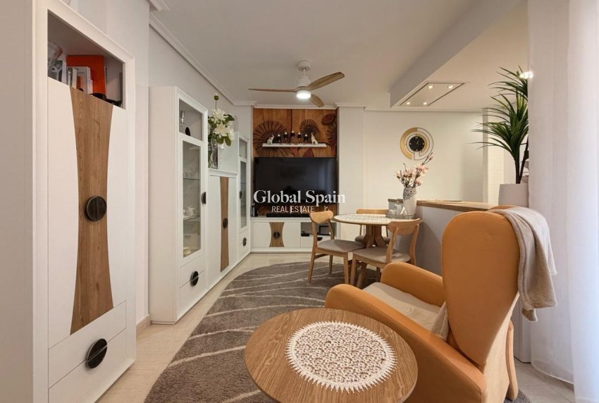 Resale - APARTMENT -
TORREVIEJA - Center