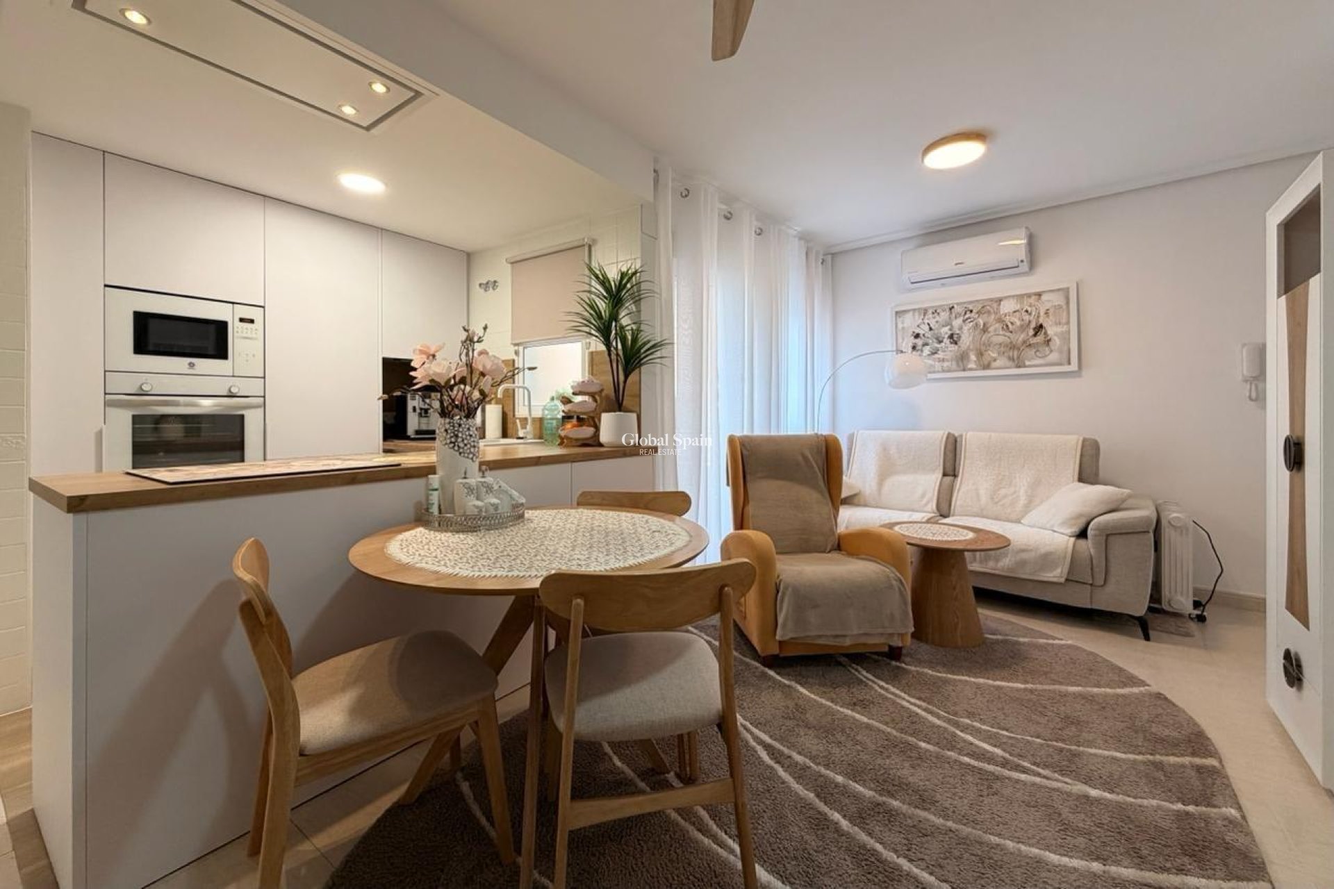Resale - APARTMENT -
TORREVIEJA - Center