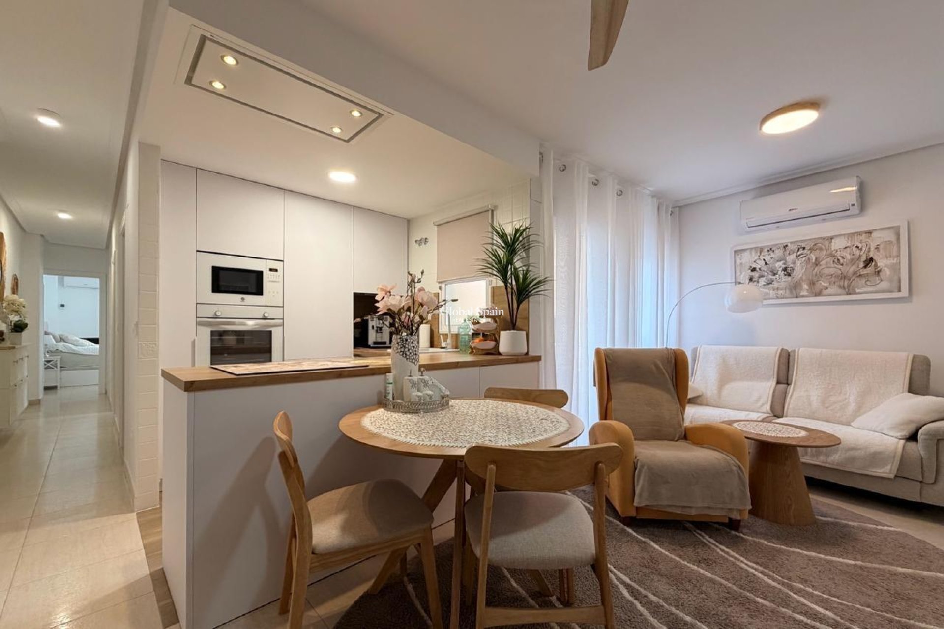 Resale - APARTMENT -
TORREVIEJA - Center