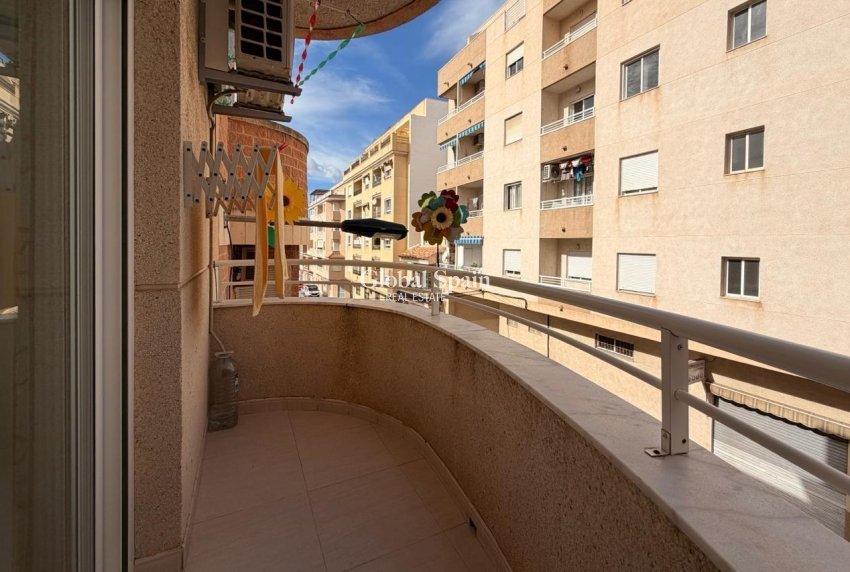 Resale - APARTMENT -
TORREVIEJA - Center