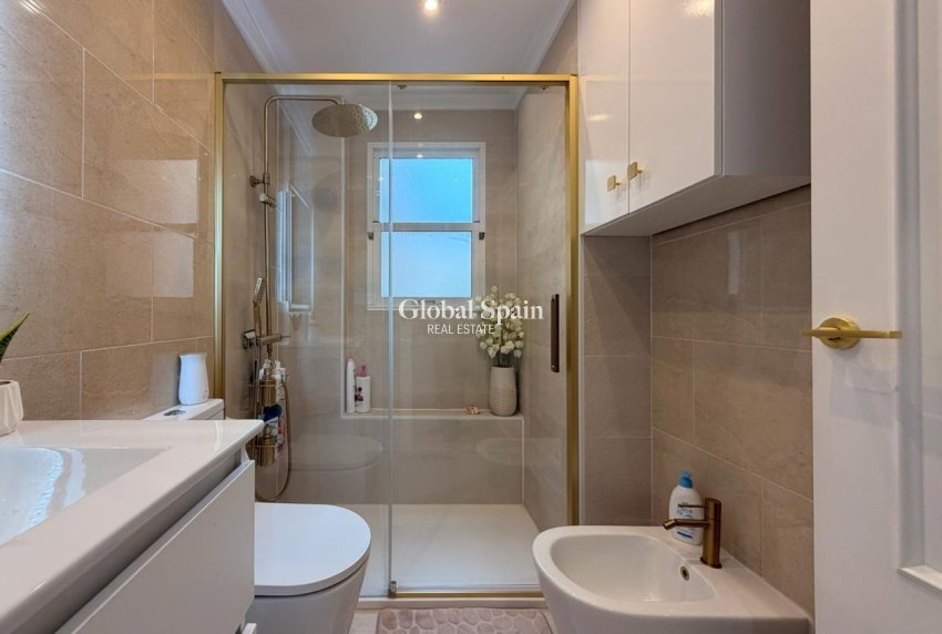 Resale - APARTMENT -
TORREVIEJA - Center