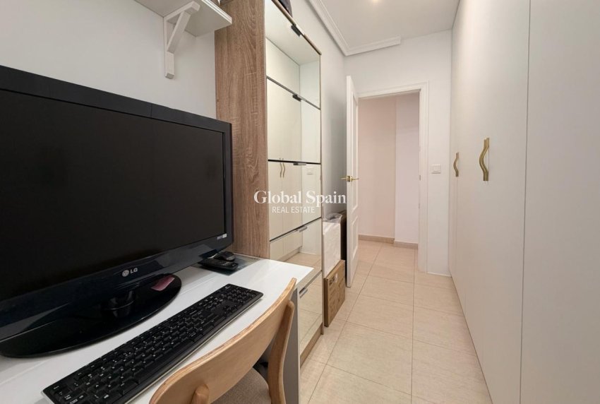 Resale - APARTMENT -
TORREVIEJA - Center