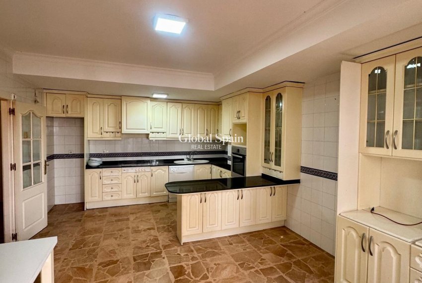 Resale - APARTMENT -
TORREVIEJA - Center