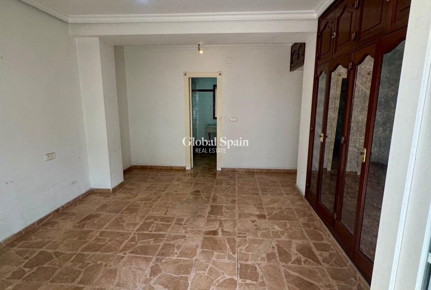 Resale - APARTMENT -
TORREVIEJA - Center