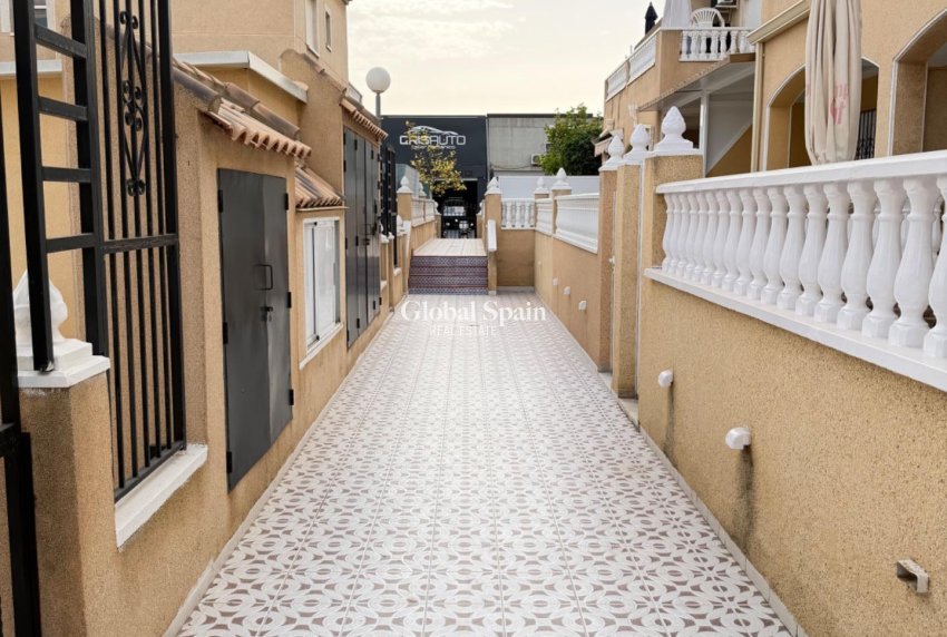 Resale - APARTMENT -
TORREVIEJA - Center