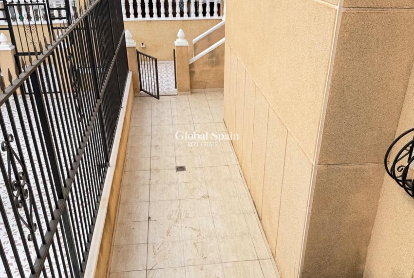 Resale - APARTMENT -
TORREVIEJA - Center