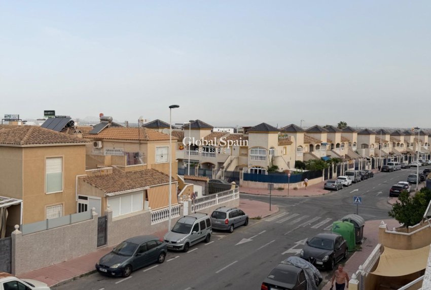 Resale - APARTMENT -
TORREVIEJA - Center