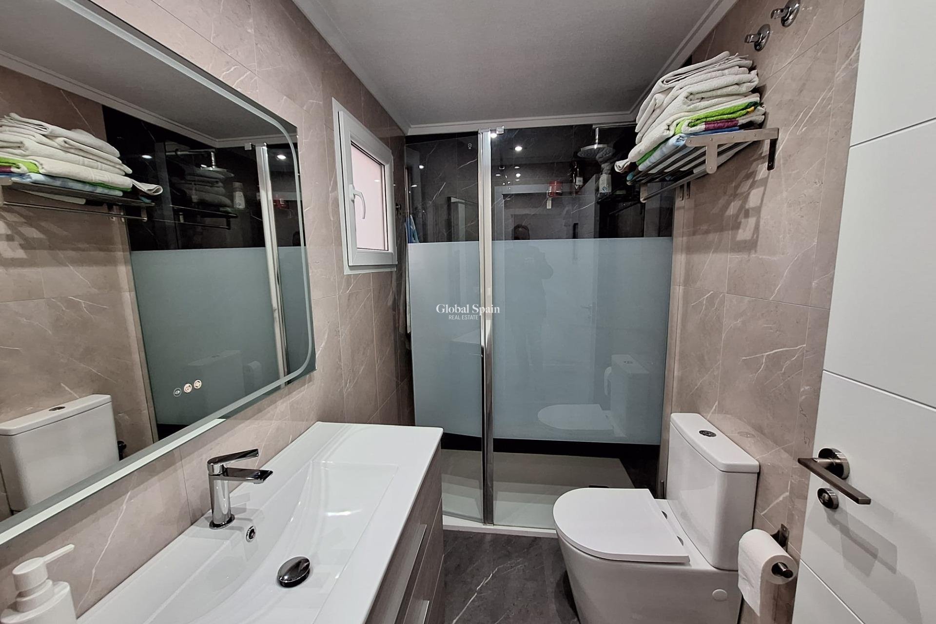 Resale - APARTMENT -
TORREVIEJA - Center