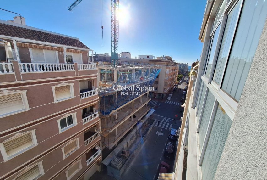 Resale - APARTMENT -
TORREVIEJA - Center