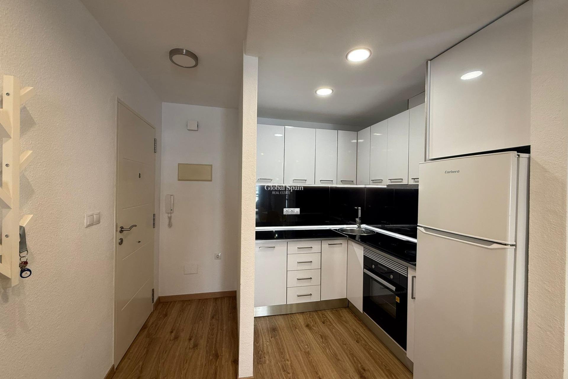 Resale - APARTMENT -
TORREVIEJA - Center