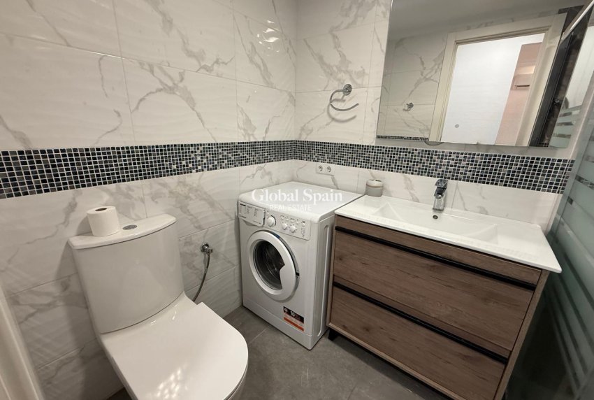 Resale - APARTMENT -
TORREVIEJA - Center