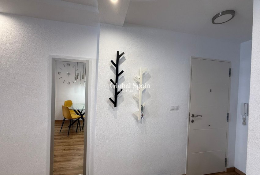 Resale - APARTMENT -
TORREVIEJA - Center