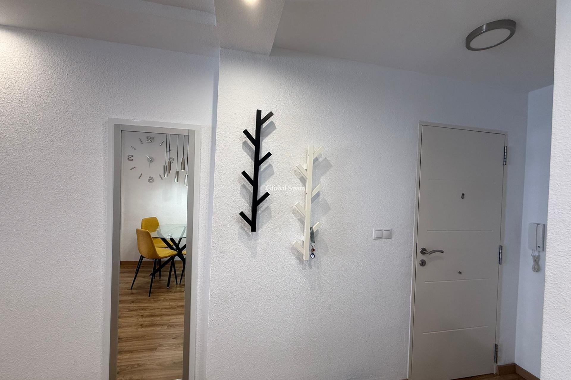 Resale - APARTMENT -
TORREVIEJA - Center