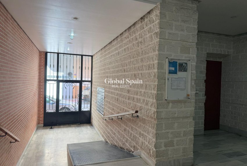 Resale - APARTMENT -
TORREVIEJA - Center