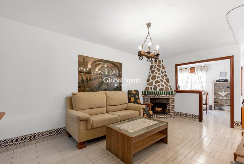 Resale - APARTMENT -
TORREVIEJA - Center