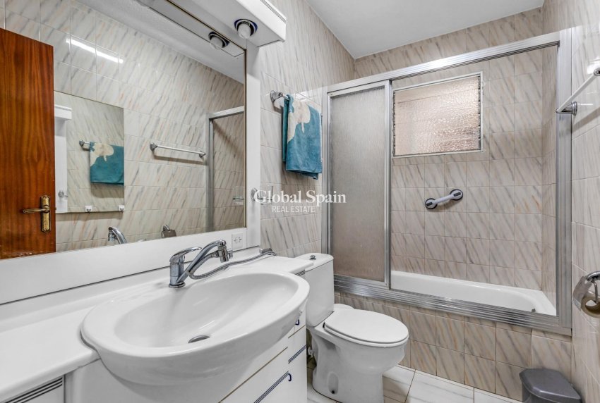 Resale - APARTMENT -
TORREVIEJA - Center