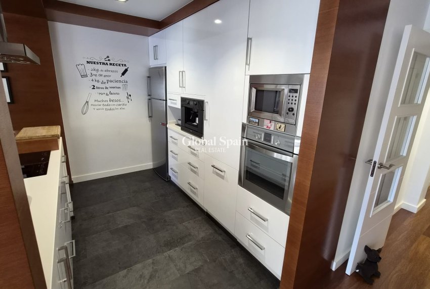 Resale - APARTMENT -
TORREVIEJA - Center