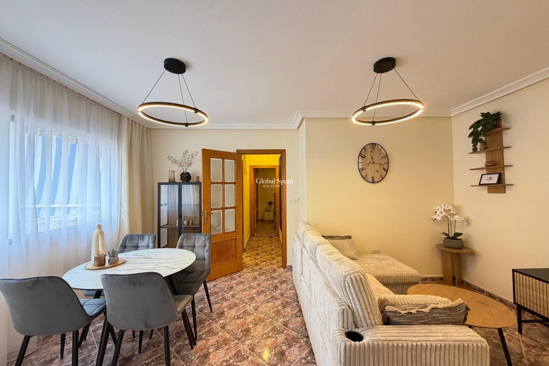 Resale - APARTMENT -
TORREVIEJA - Center