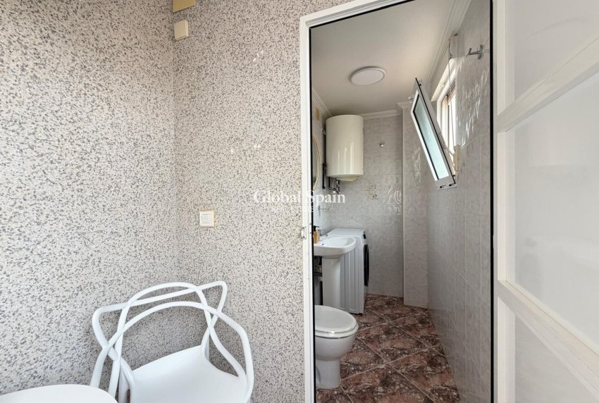 Resale - APARTMENT -
TORREVIEJA - Center