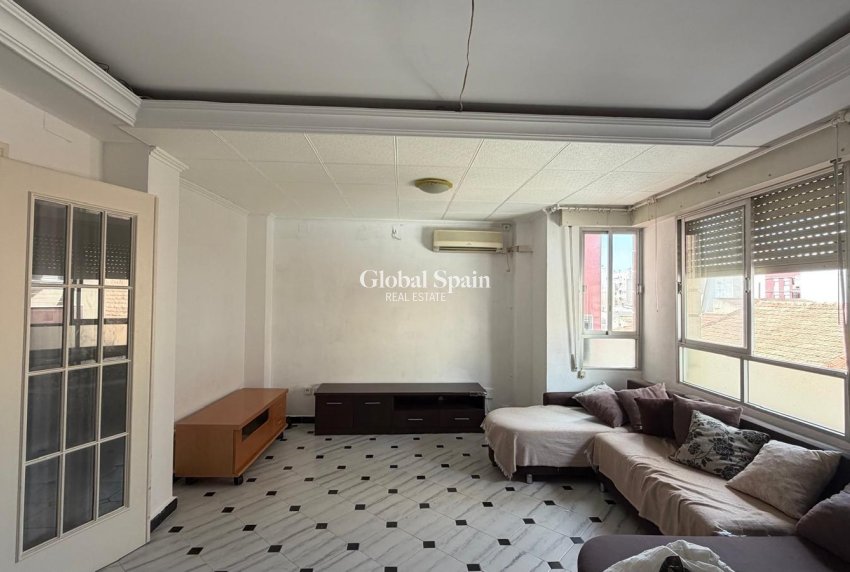 Resale - APARTMENT -
TORREVIEJA - Center