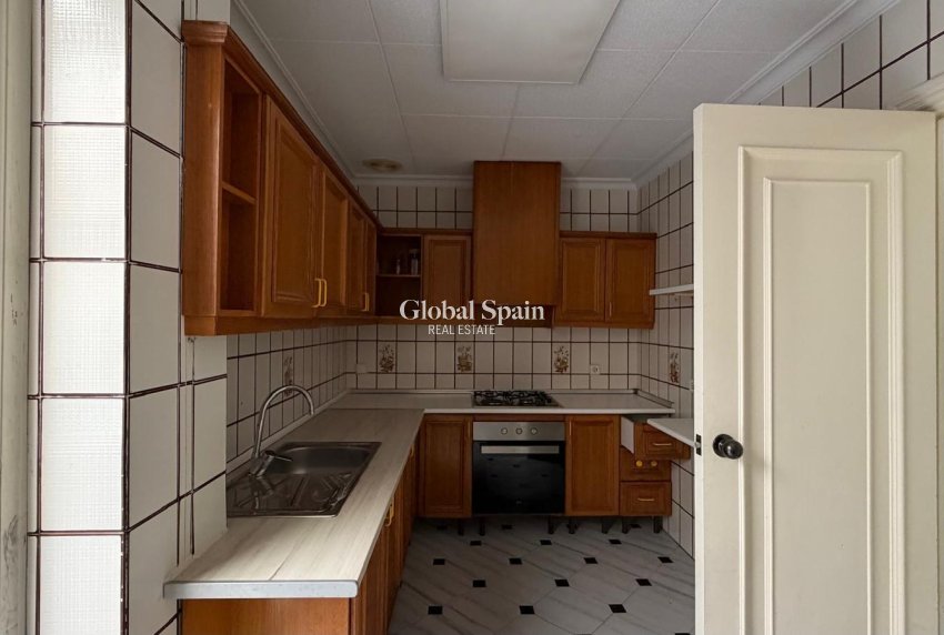 Resale - APARTMENT -
TORREVIEJA - Center