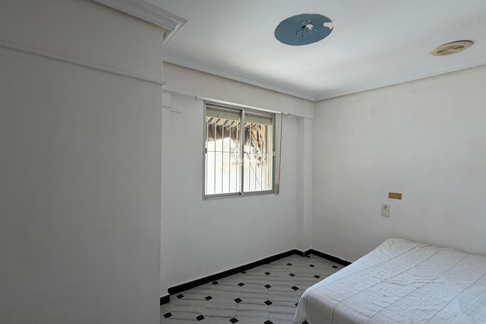 Resale - APARTMENT -
TORREVIEJA - Center