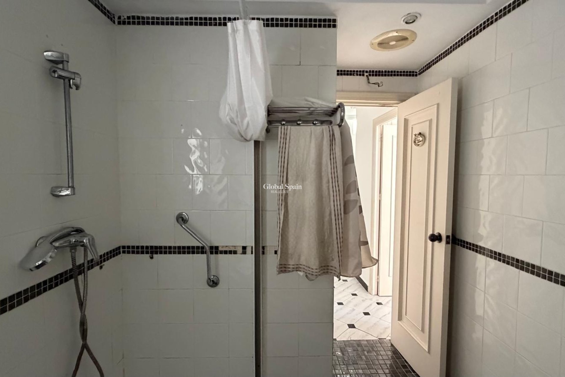 Resale - APARTMENT -
TORREVIEJA - Center
