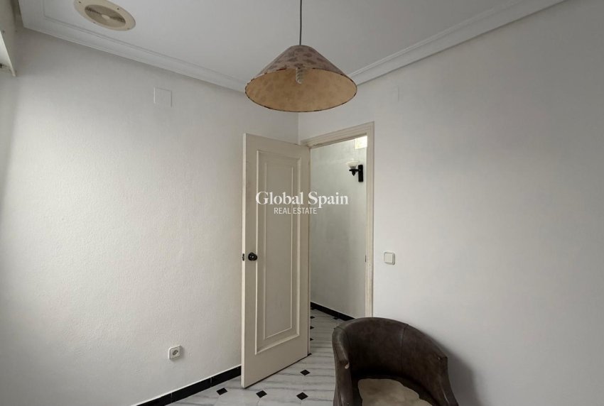 Resale - APARTMENT -
TORREVIEJA - Center