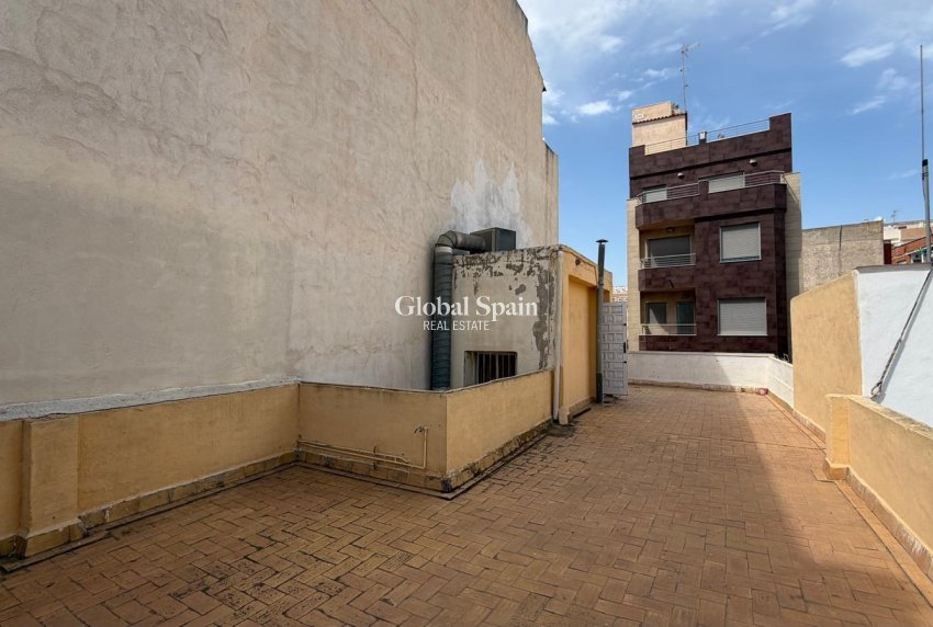 Resale - APARTMENT -
TORREVIEJA - Center