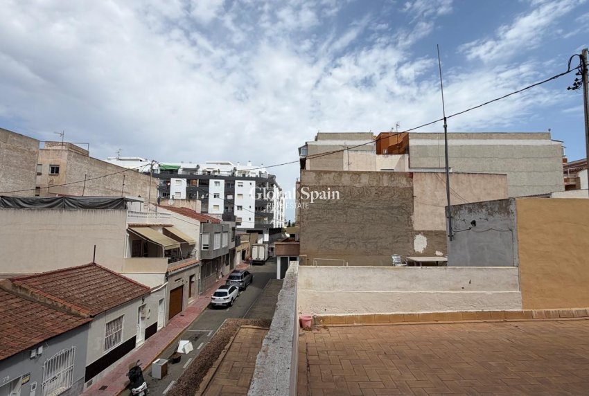 Resale - APARTMENT -
TORREVIEJA - Center