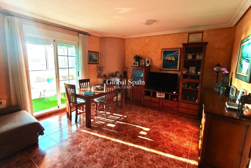 Resale - APARTMENT -
TORREVIEJA - Center
