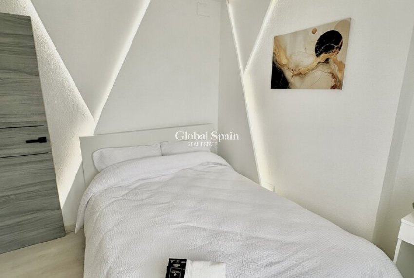 Resale - APARTMENT -
TORREVIEJA - Center