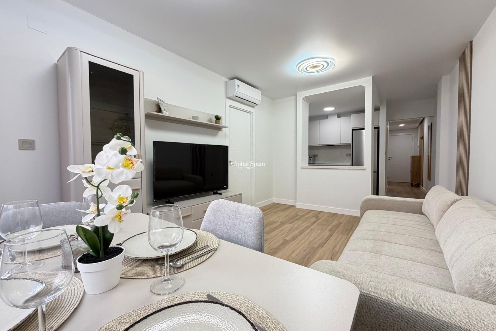 Resale - APARTMENT -
TORREVIEJA - Center