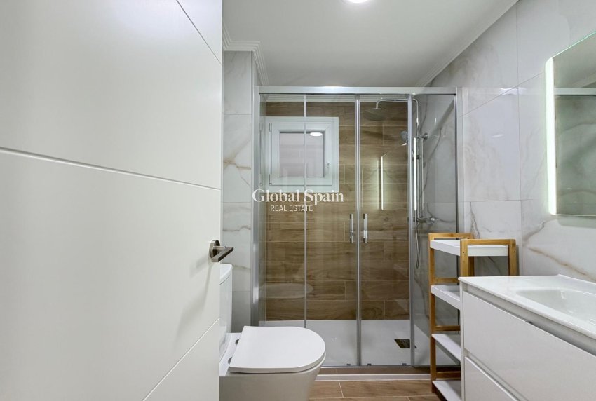 Resale - APARTMENT -
TORREVIEJA - Center