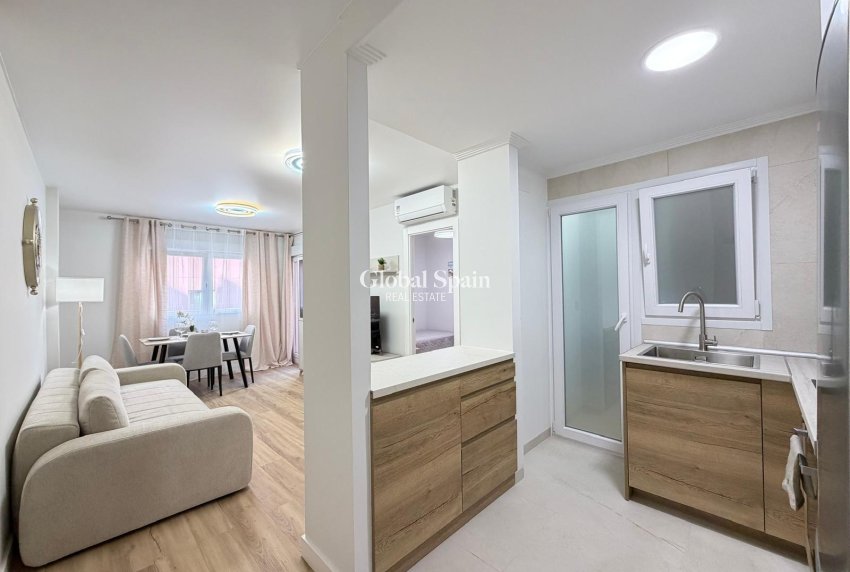 Resale - APARTMENT -
TORREVIEJA - Center