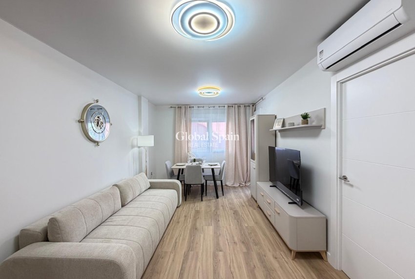 Resale - APARTMENT -
TORREVIEJA - Center
