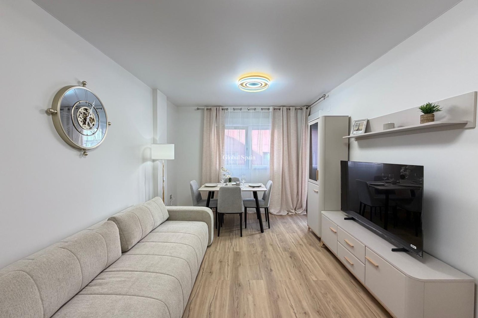 Resale - APARTMENT -
TORREVIEJA - Center