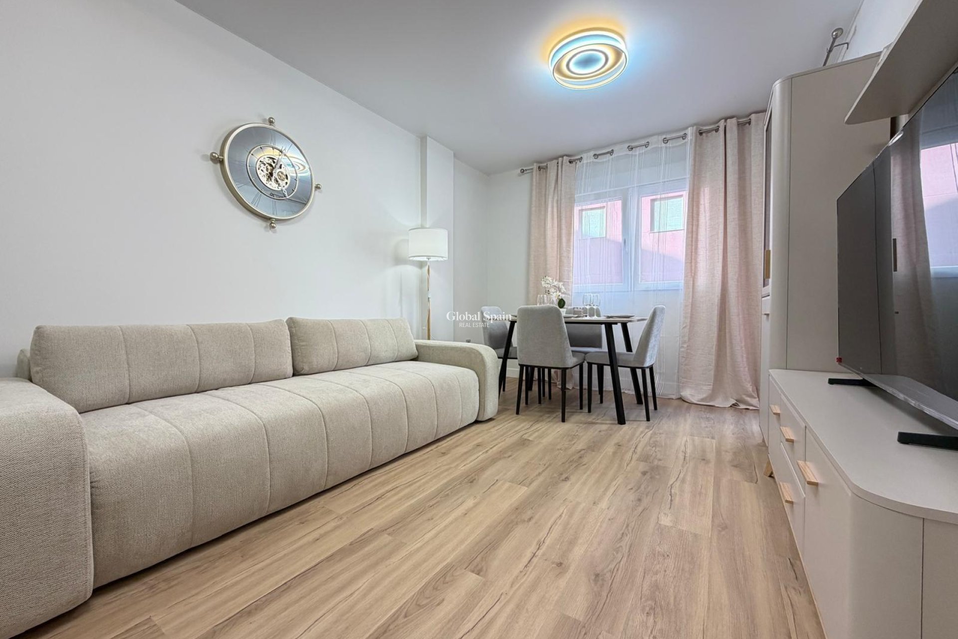 Resale - APARTMENT -
TORREVIEJA - Center