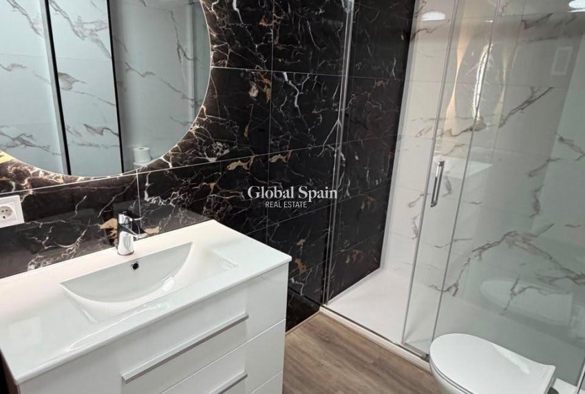 Resale - APARTMENT -
TORREVIEJA - Center