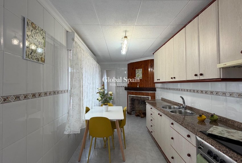 Resale - APARTMENT -
TORREVIEJA - Center