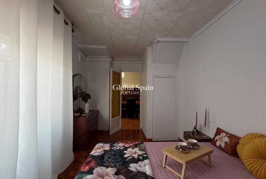 Resale - APARTMENT -
TORREVIEJA - Center