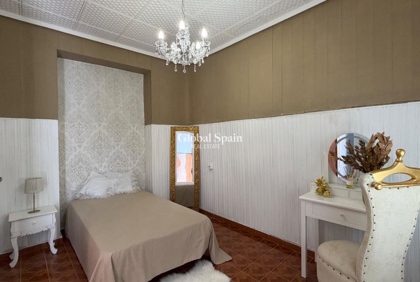 Resale - APARTMENT -
TORREVIEJA - Center