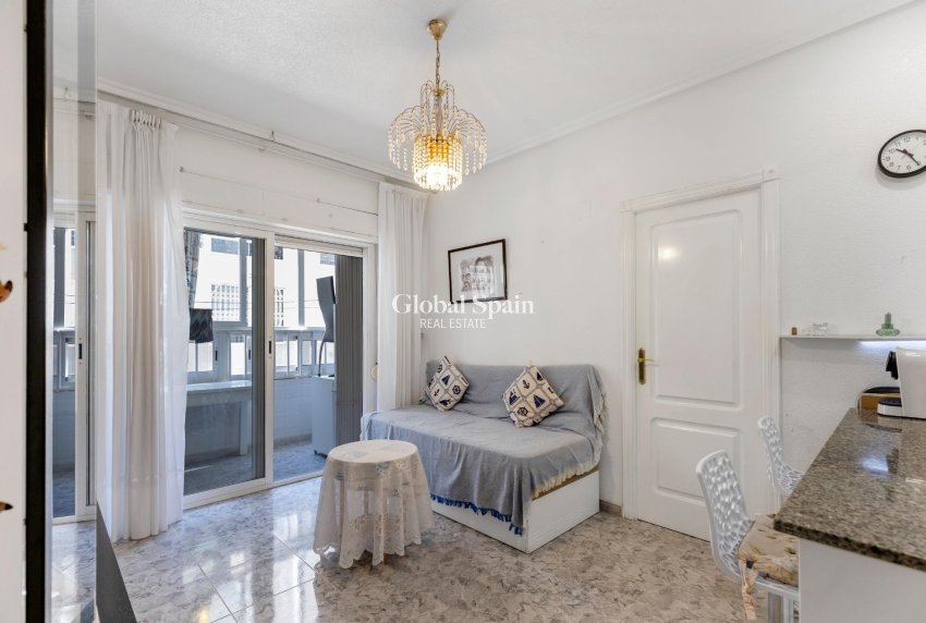 Resale - Apartment -
TORREVIEJA - Centro - Muelle Pesquero