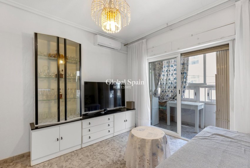 Resale - Apartment -
TORREVIEJA - Centro - Muelle Pesquero