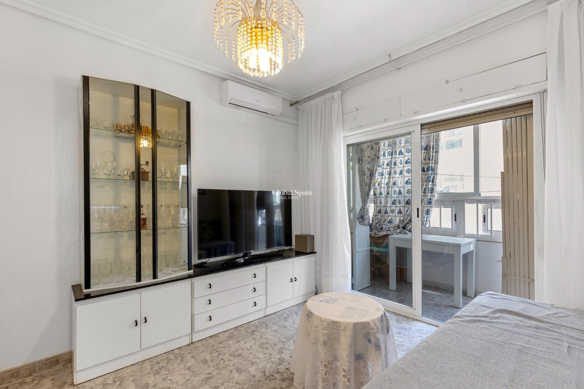 Resale - Apartment -
TORREVIEJA - Centro - Muelle Pesquero